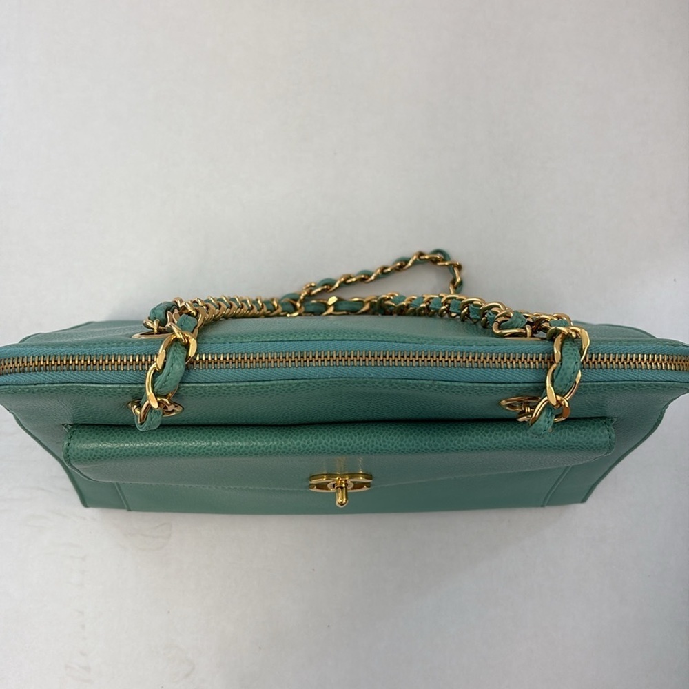 Chanel Vintage Emerald Green Gold Chain Shoulder Bag with CC Logo - Picture 7 of 10